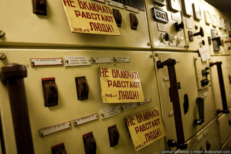Illustration for article titled Inside a 132,000-gallon Russian oil tanker